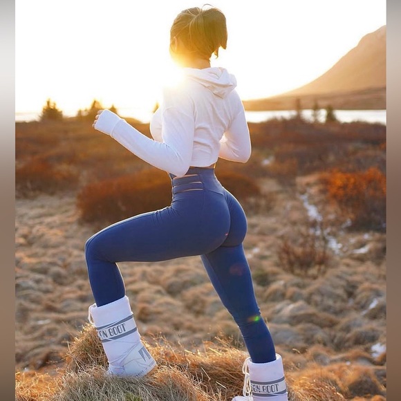 Bombshell Sportswear Blue Leggings - Picture 1 of 5